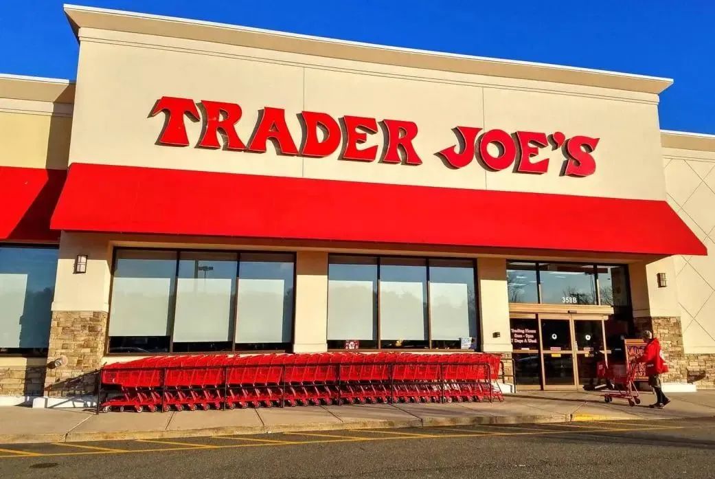 深圳品牌设计｜北美宝藏超市Trader Joe's，为何大受“精致抠”人群欢迎？